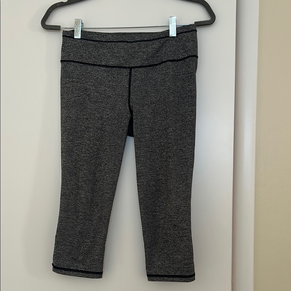 Heather Grey Victoria’s Secret Sport Knockout Cropped Yoga Pants